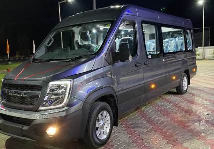 17 Seater Urbania Traveller